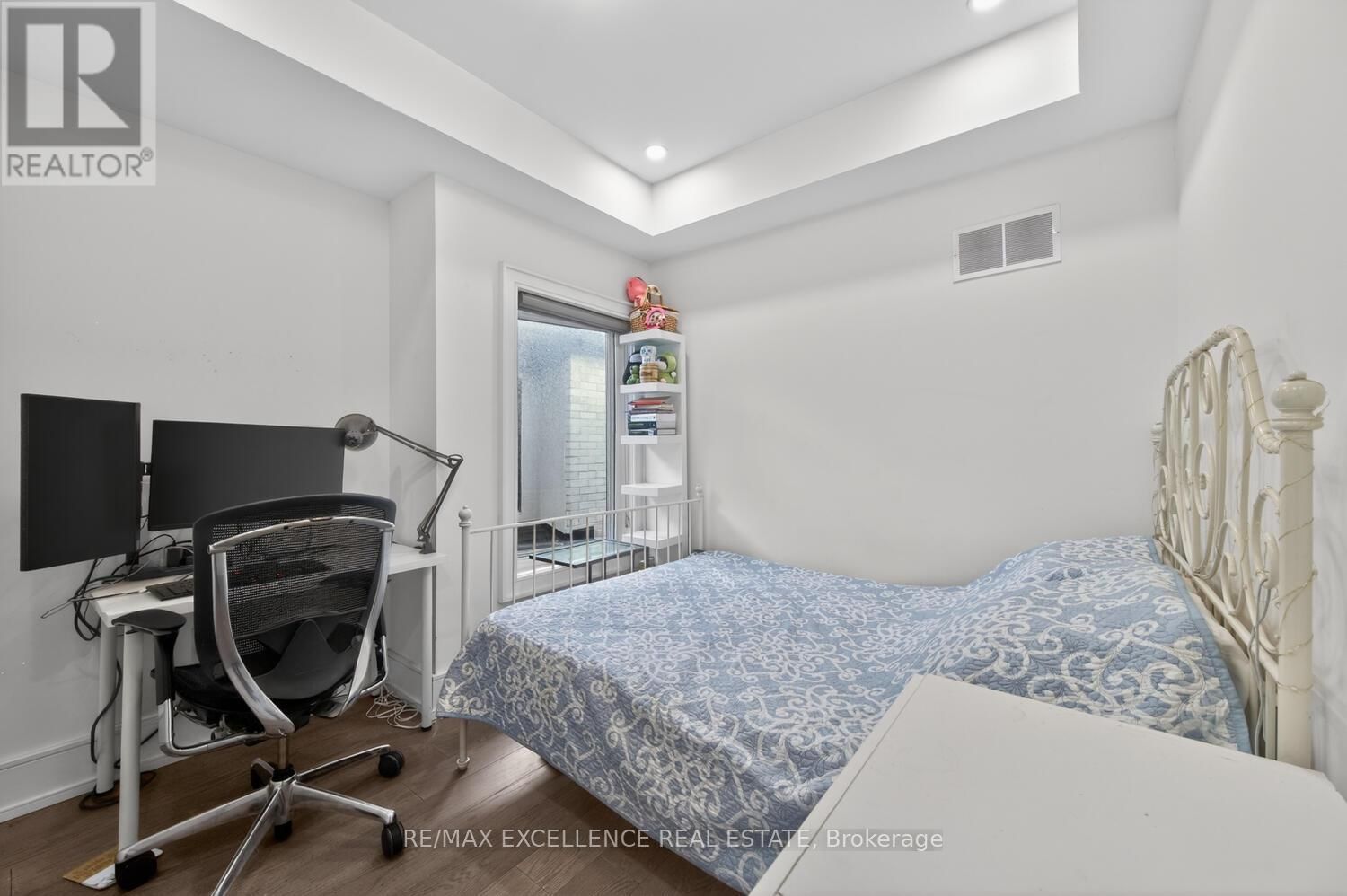 442 PHARMACY AVENUE SOUTH Image 32