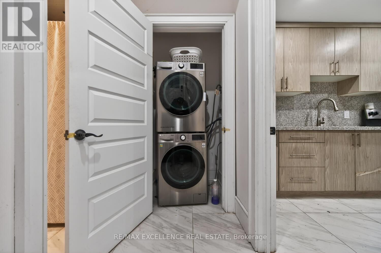 442 PHARMACY AVENUE SOUTH Image 38