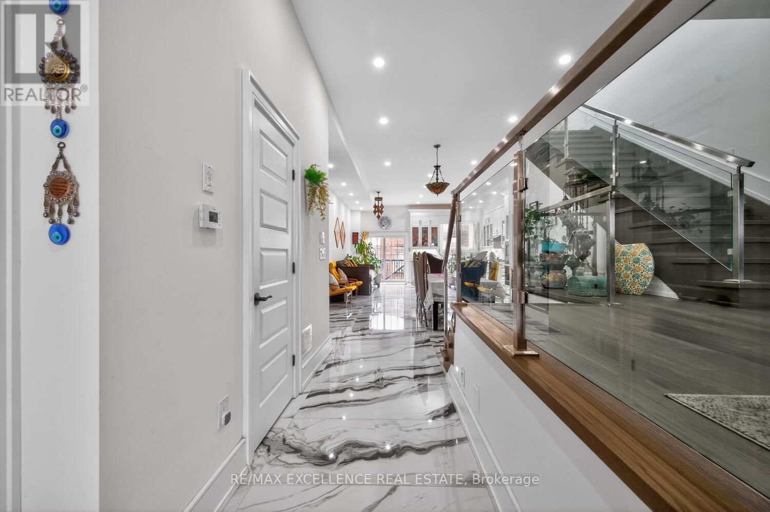 442 PHARMACY AVENUE SOUTH Image 7