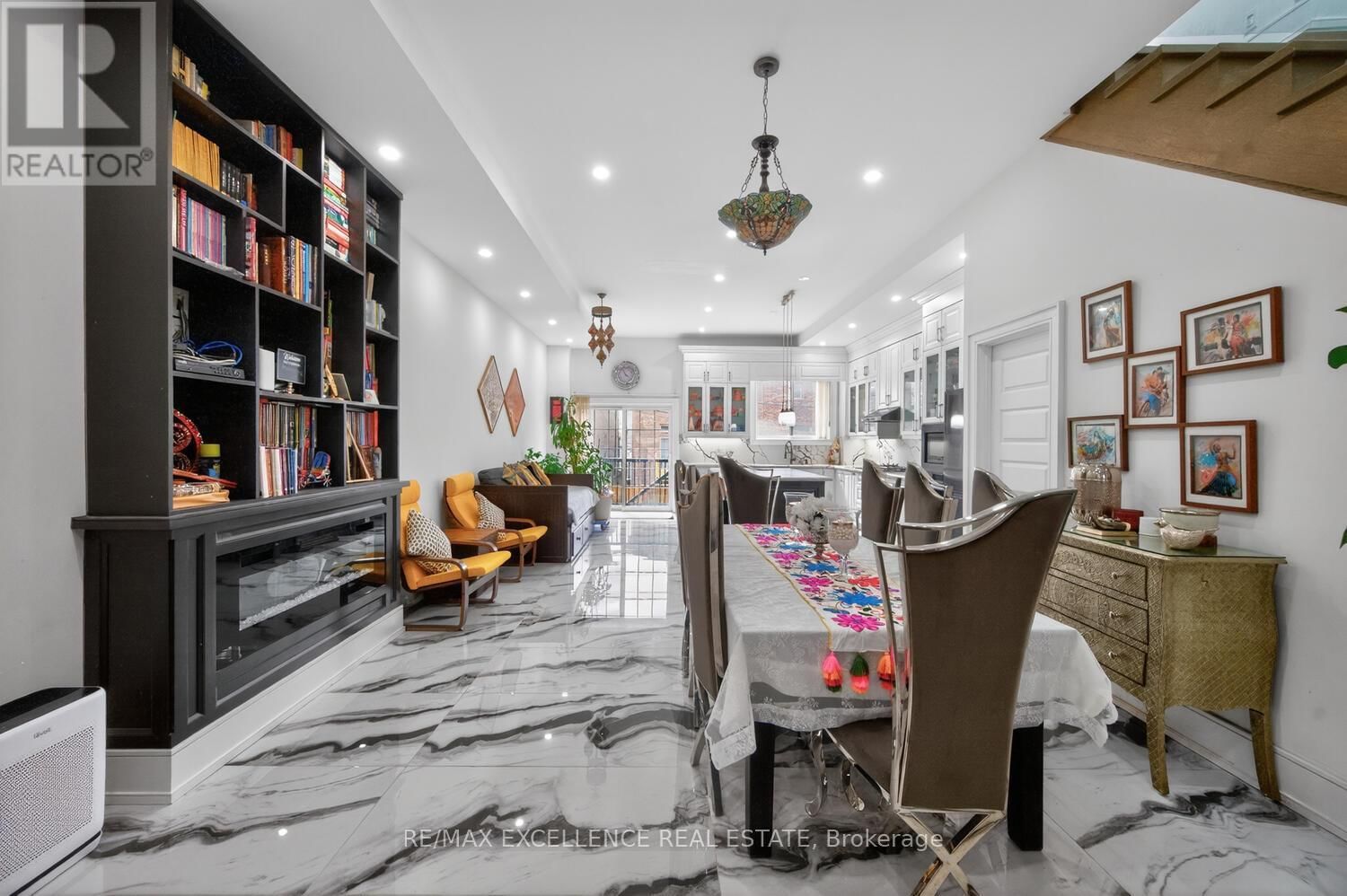 442 PHARMACY AVENUE SOUTH Image 8