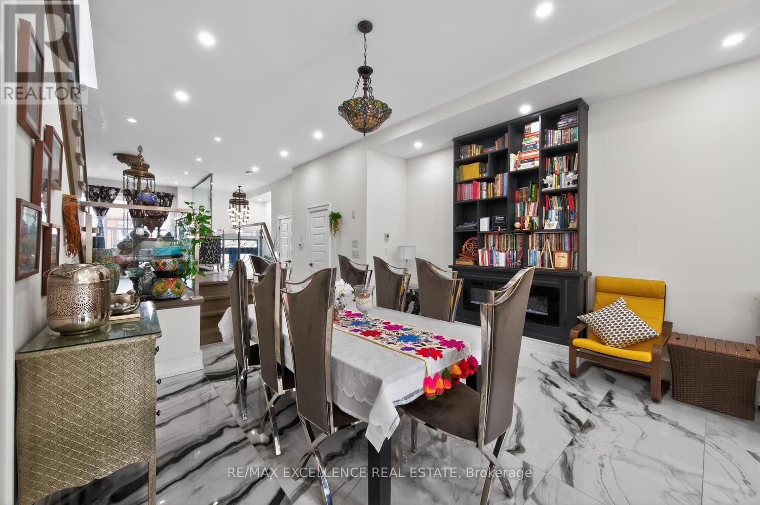 442 PHARMACY AVENUE SOUTH Image 9