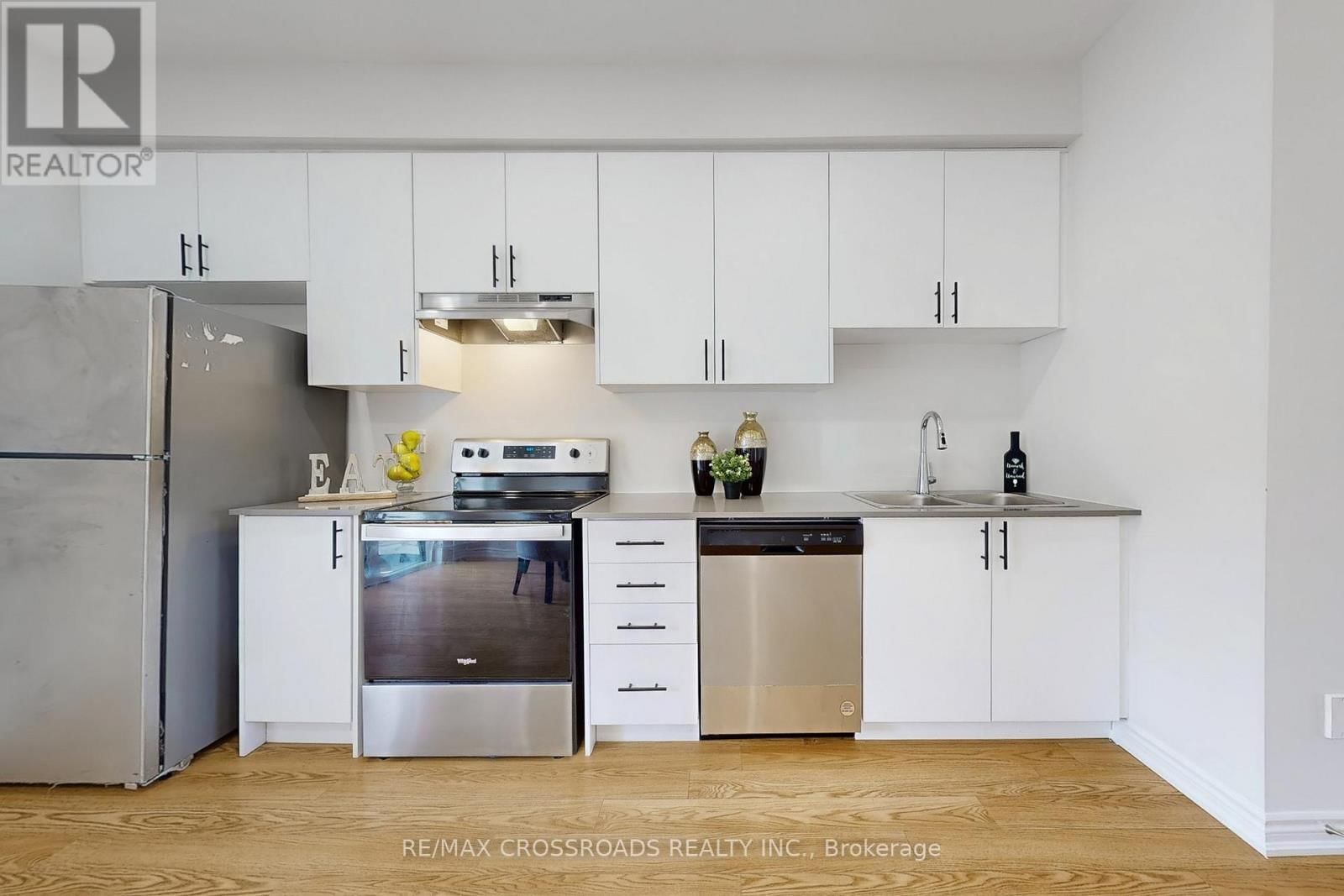 384 OKANAGAN PATH Image 3