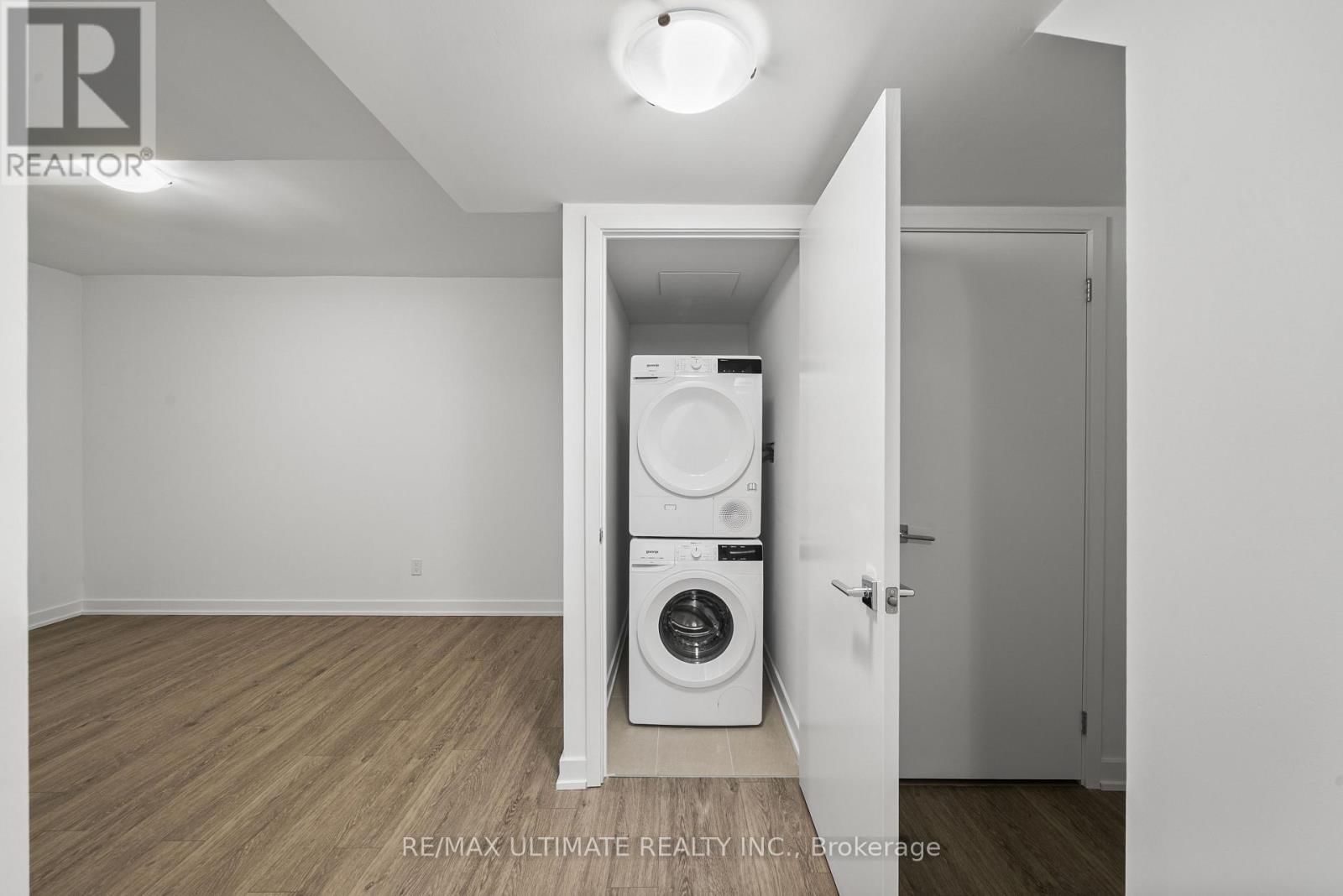 34 - 35 BIRCHCLIFF AVENUE Image 19