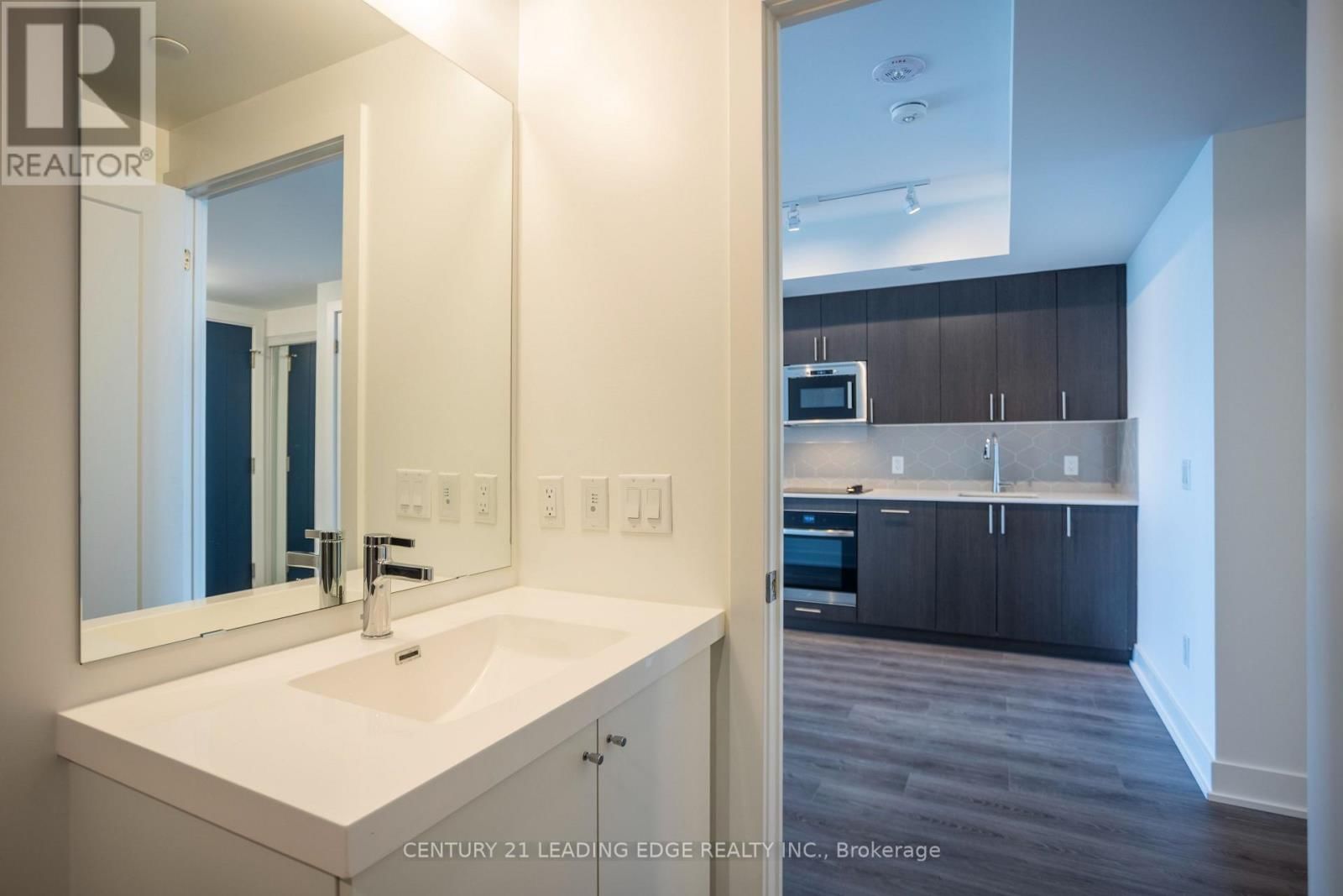 2610 - 2545 SIMCOE STREET NORTH Image 10