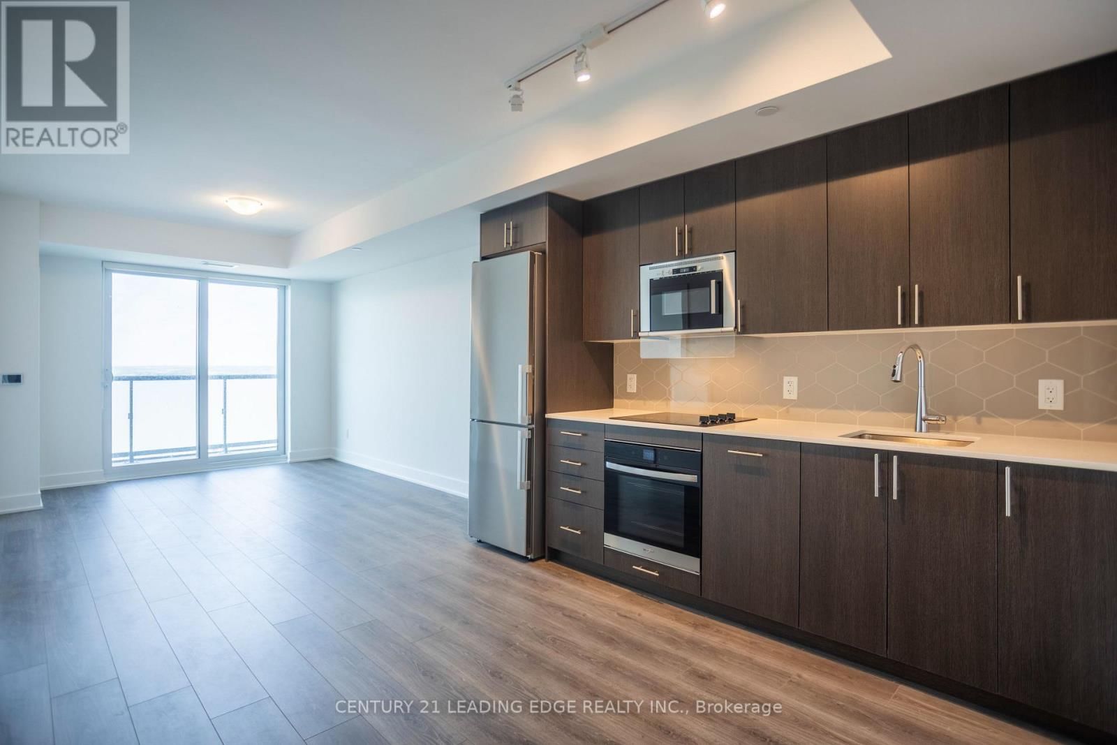 2610 - 2545 SIMCOE STREET NORTH Image 11