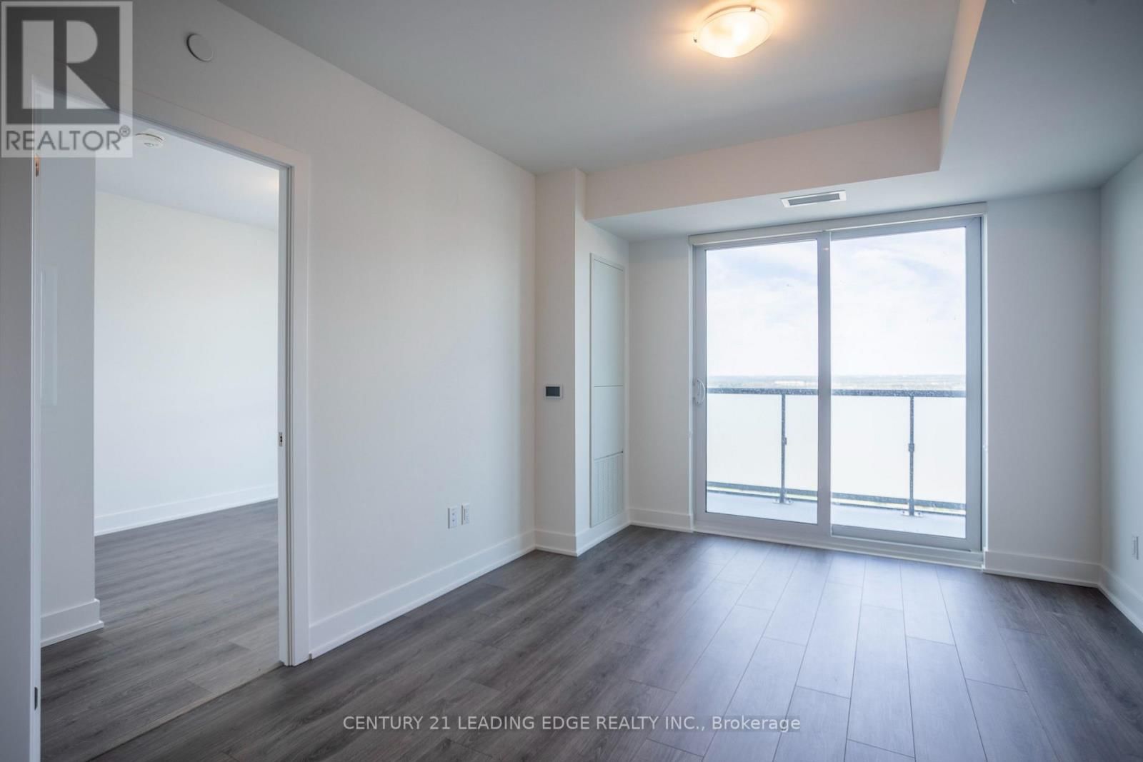 2610 - 2545 SIMCOE STREET NORTH Image 17