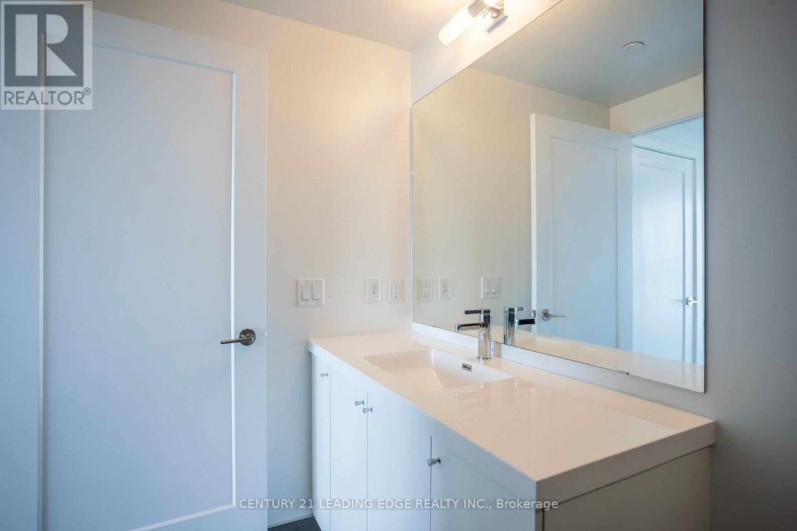 2610 - 2545 SIMCOE STREET NORTH Image 23