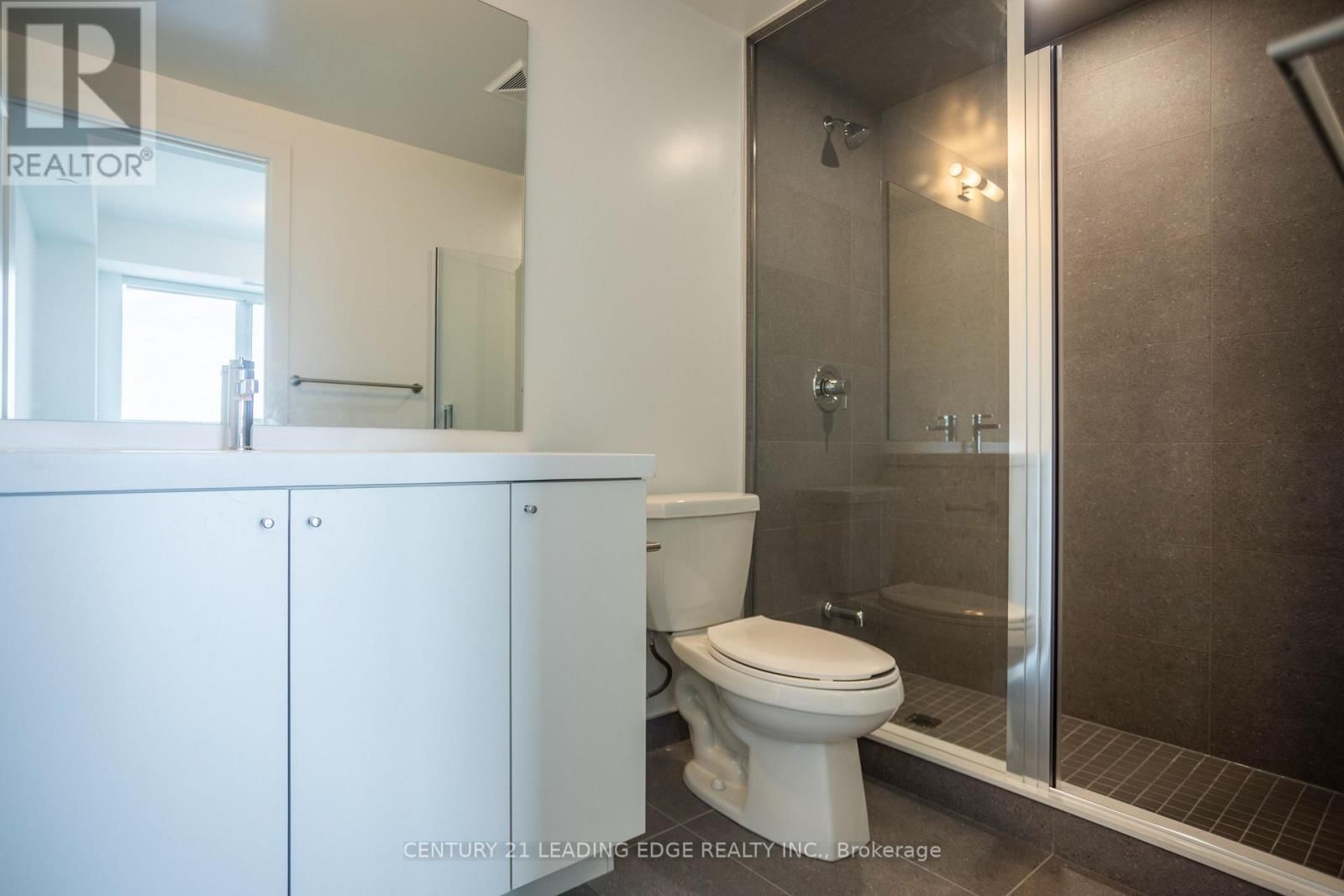 2610 - 2545 SIMCOE STREET NORTH Image 24