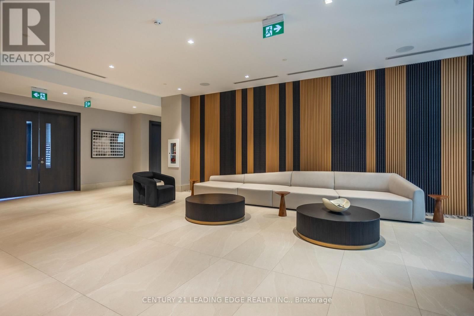 2610 - 2545 SIMCOE STREET NORTH Image 4