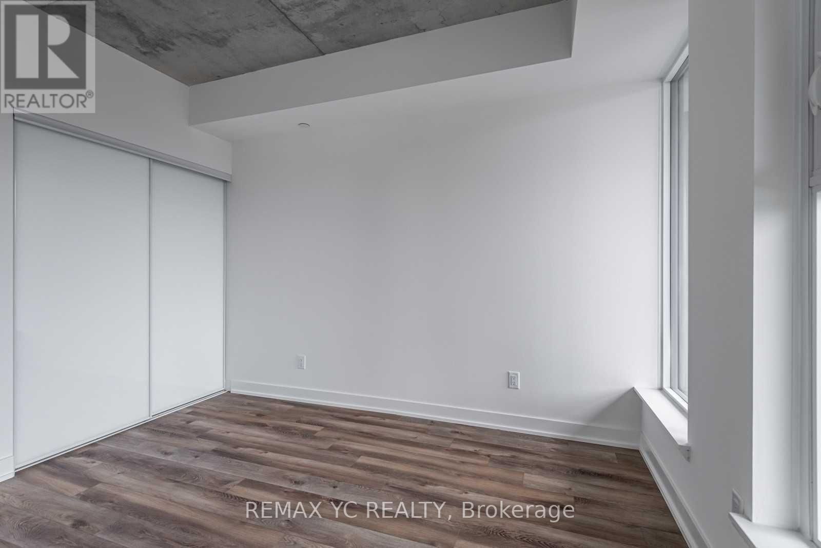 923 - 30 BASEBALL PLACE Image 7