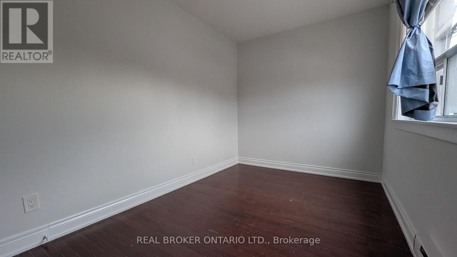 2 - 2209 GERRARD STREET EAST Image 10