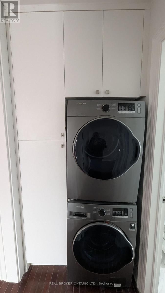 2 - 2209 GERRARD STREET EAST Image 12