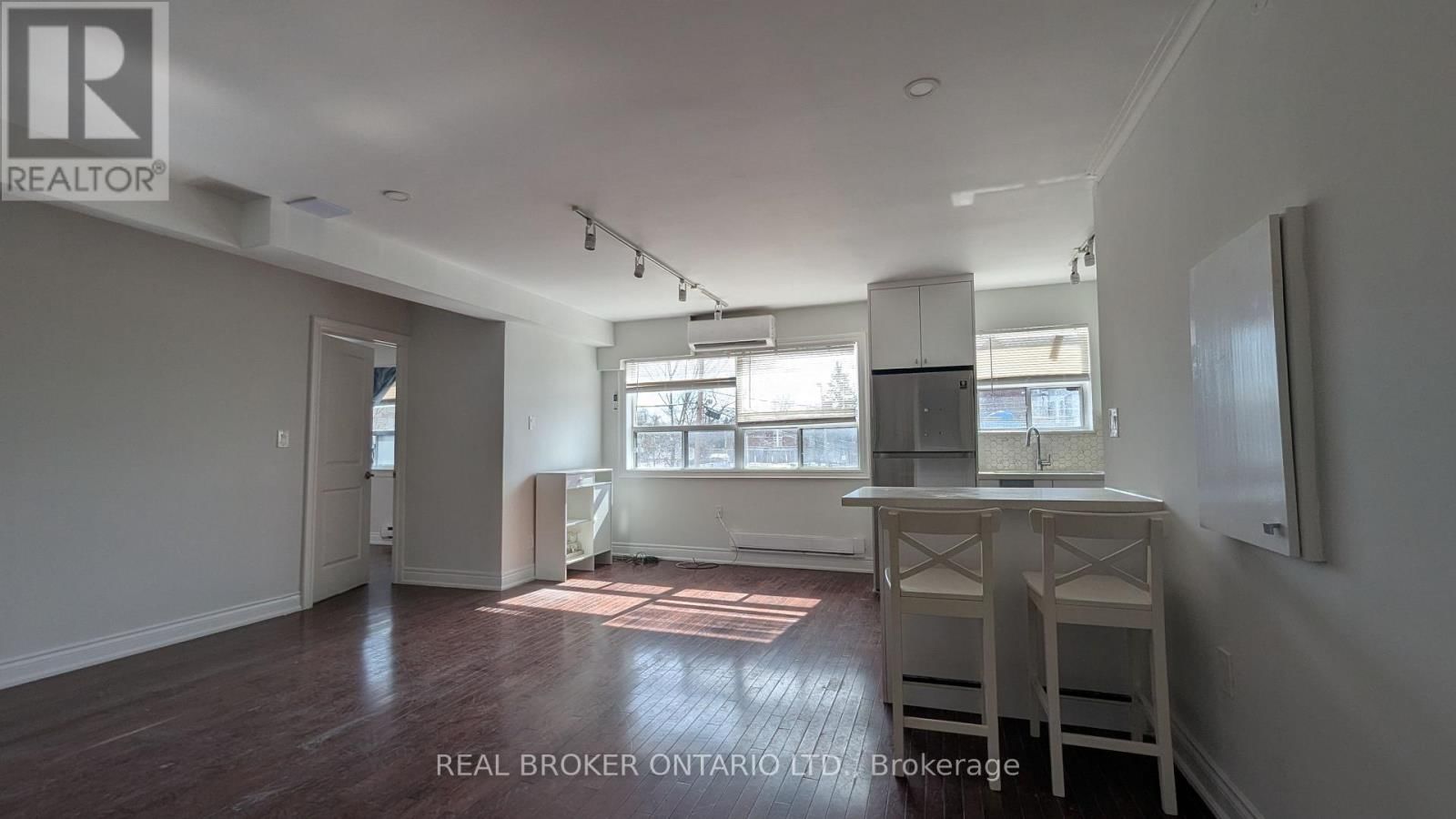 2 - 2209 GERRARD STREET EAST Image 2