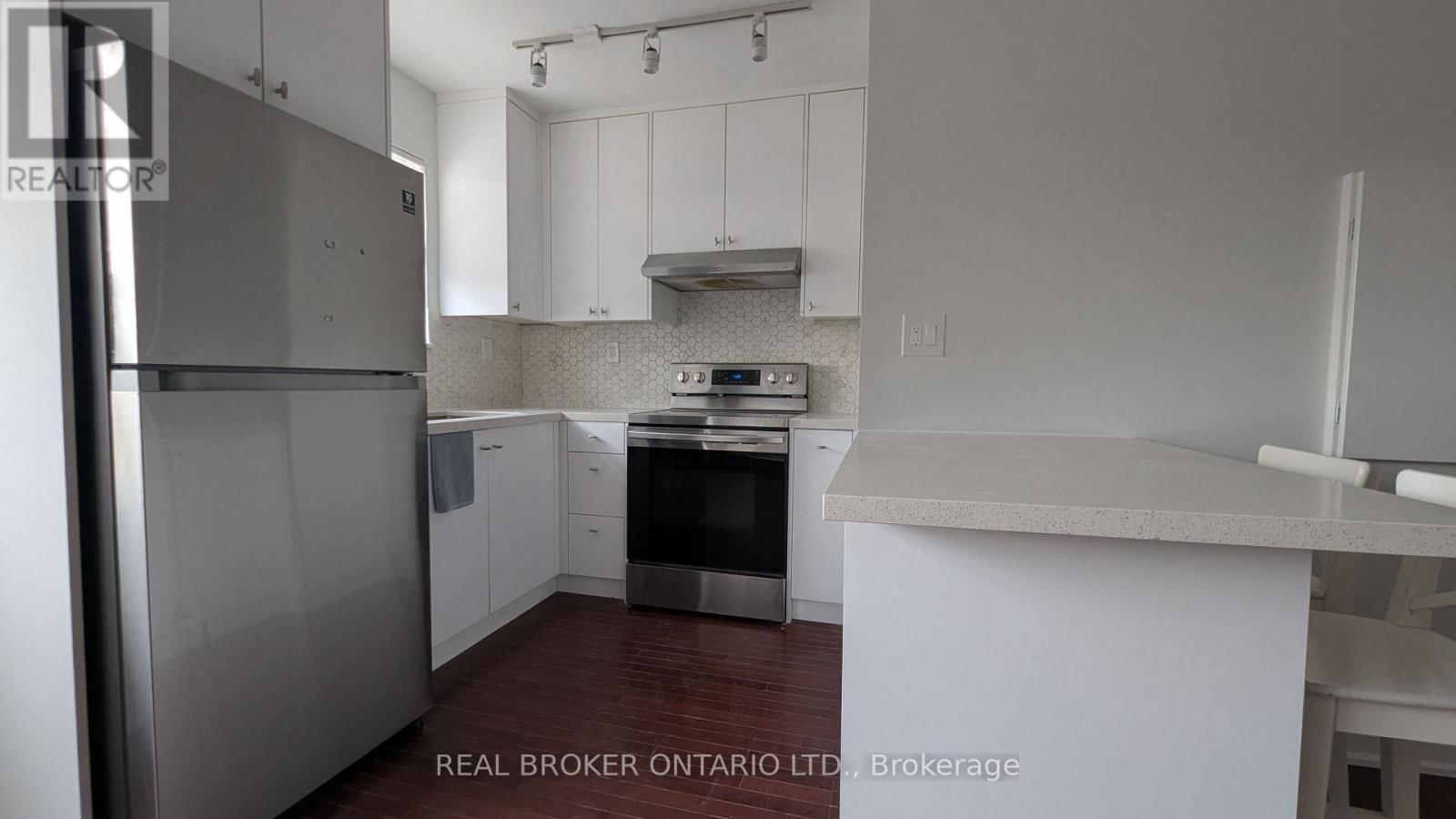 2 - 2209 GERRARD STREET EAST Image 4