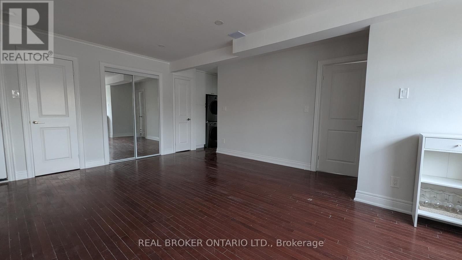 2 - 2209 GERRARD STREET EAST Image 5