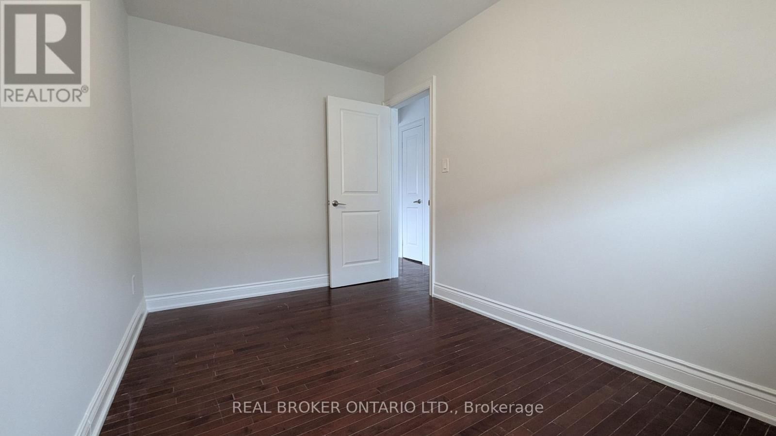 2 - 2209 GERRARD STREET EAST Image 7