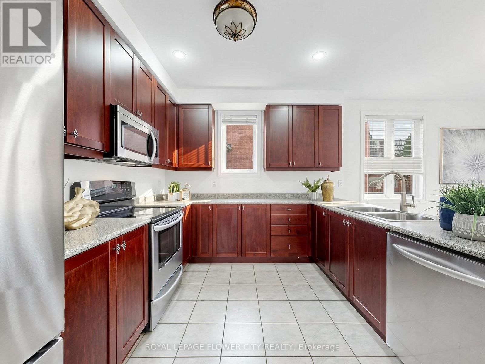 2 DON MORRIS COURT Image 12