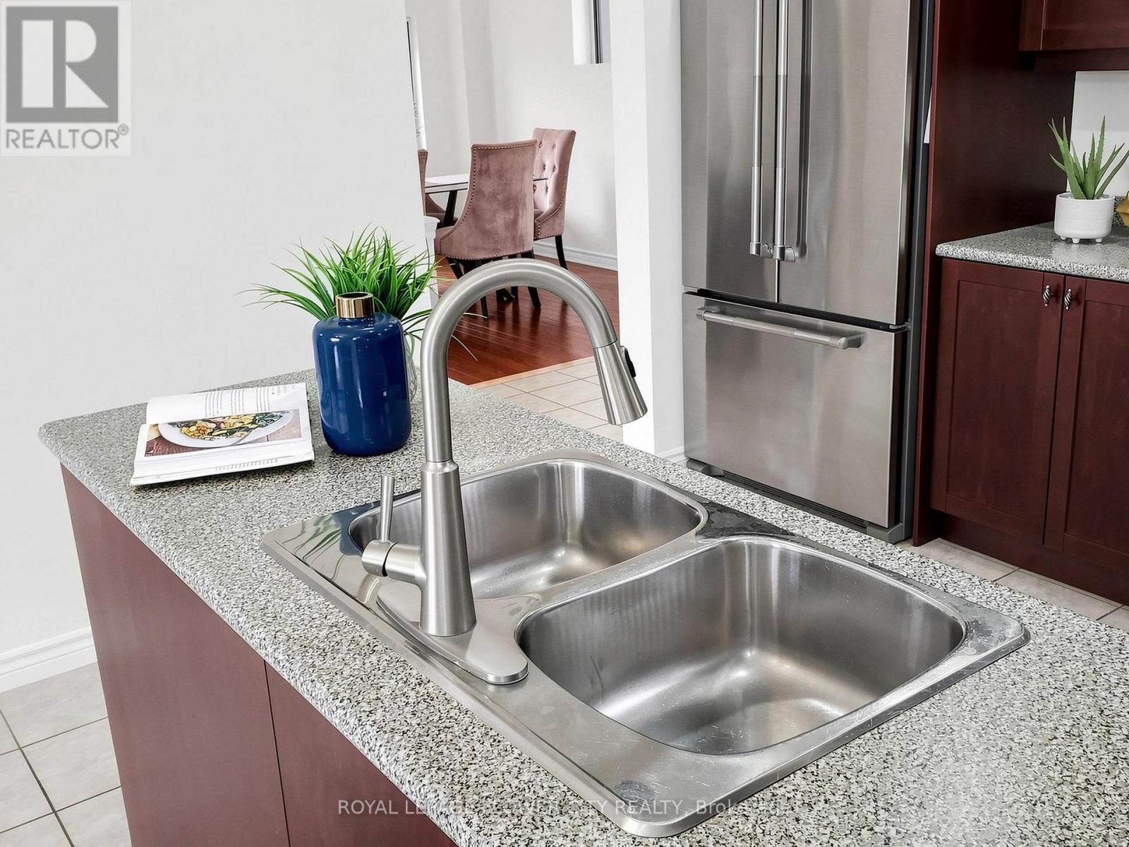 2 DON MORRIS COURT Image 15