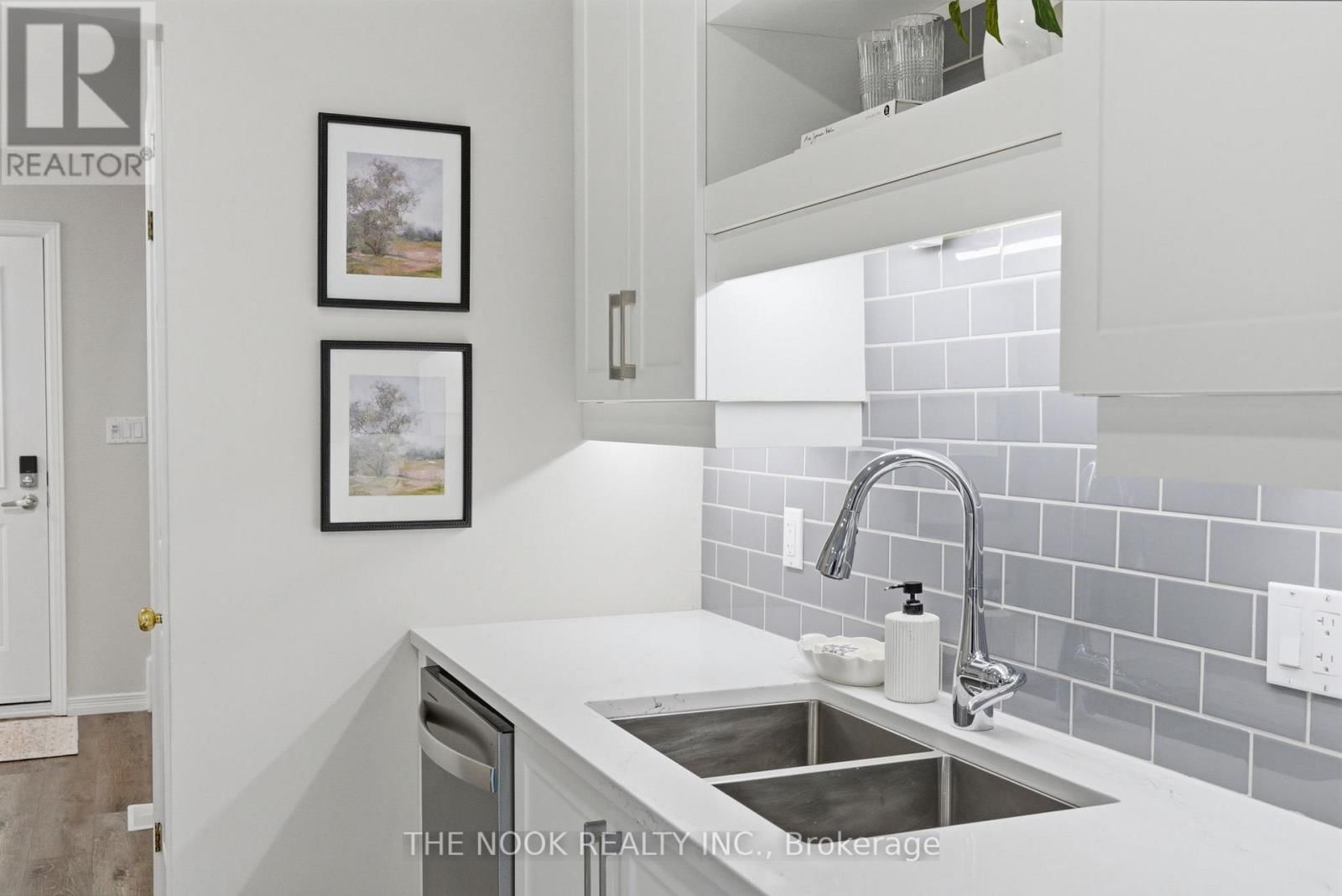 43 SHORT CRESCENT Image 11