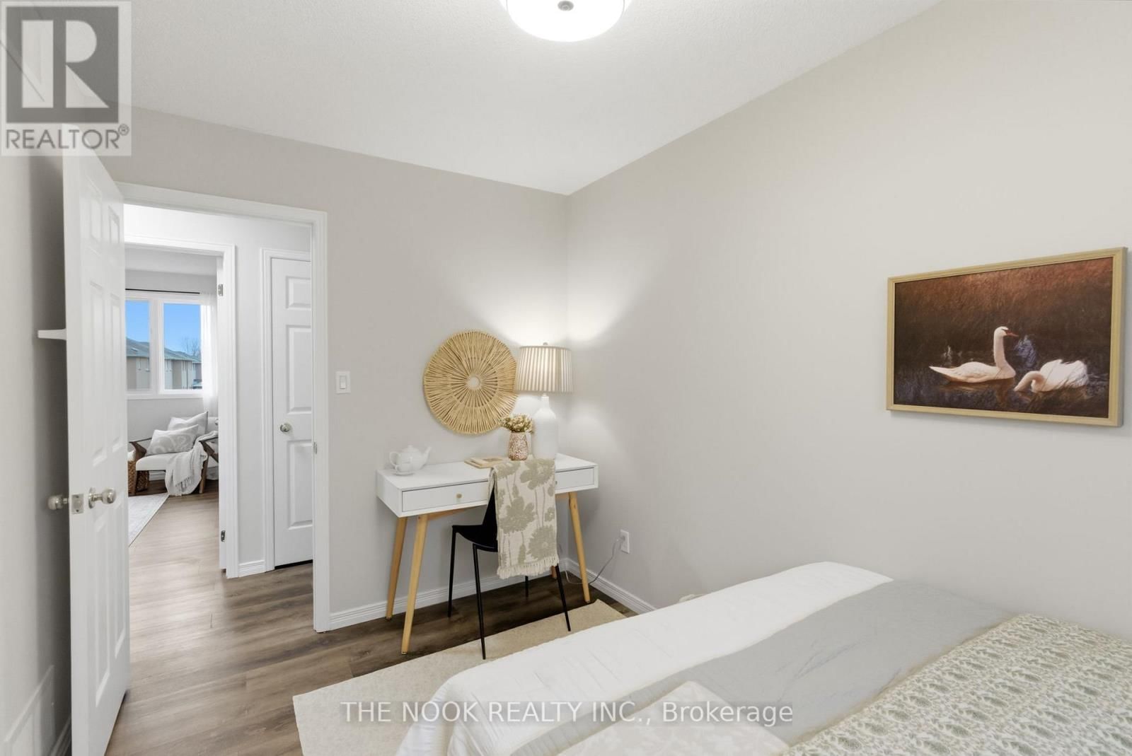 43 SHORT CRESCENT Image 31