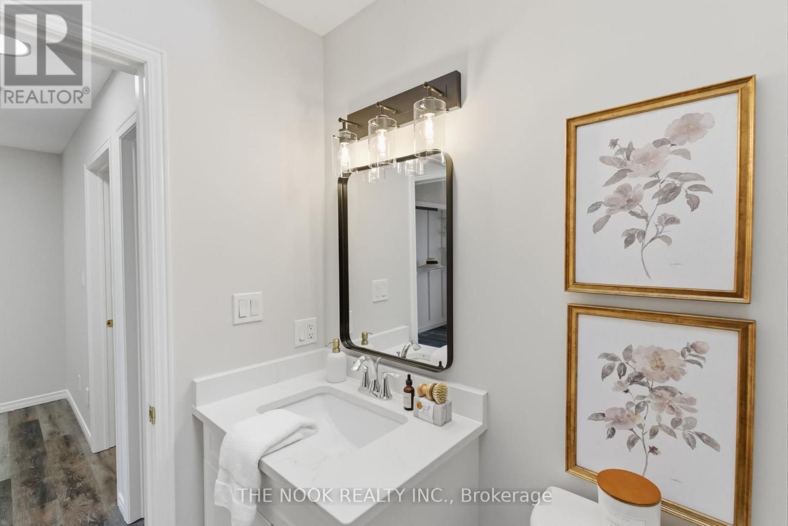 43 SHORT CRESCENT Image 36