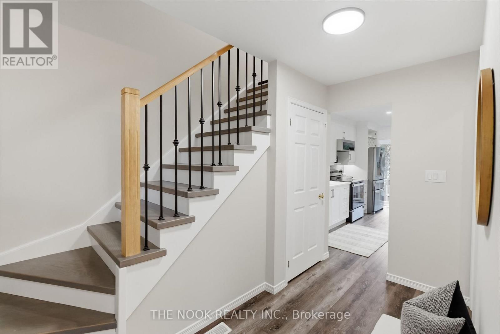 43 SHORT CRESCENT Image 5