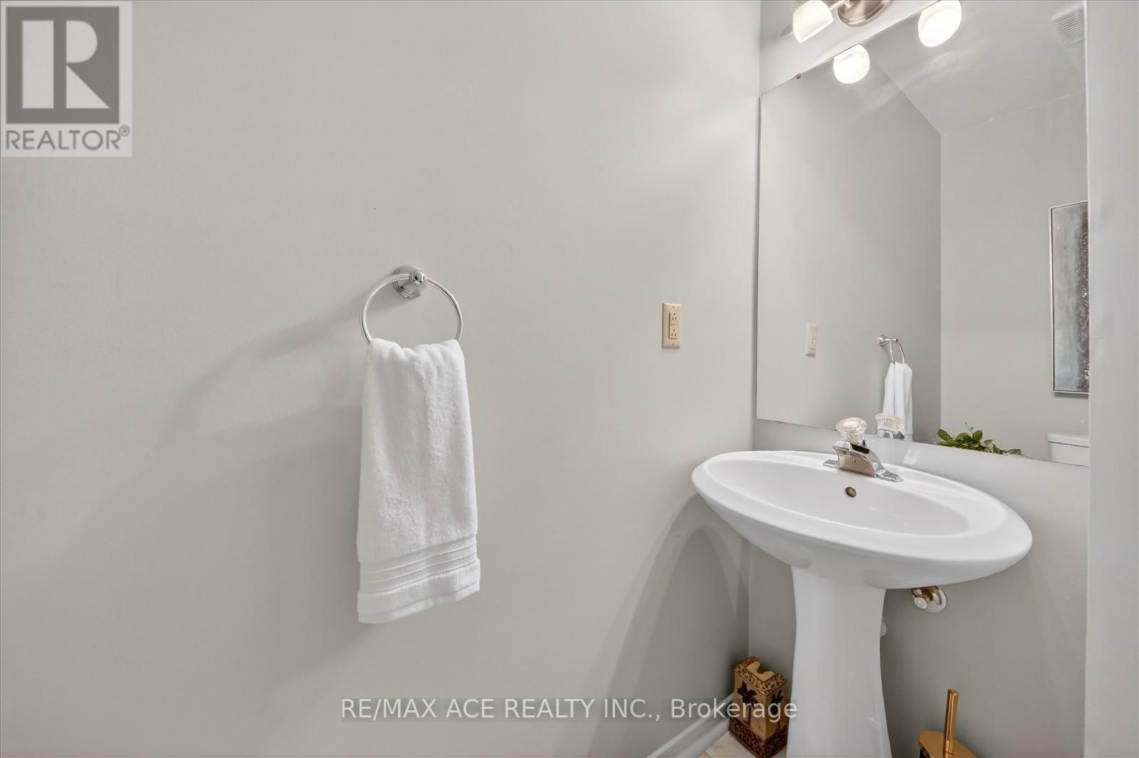 1 ALDCROFT CRESCENT Image 11