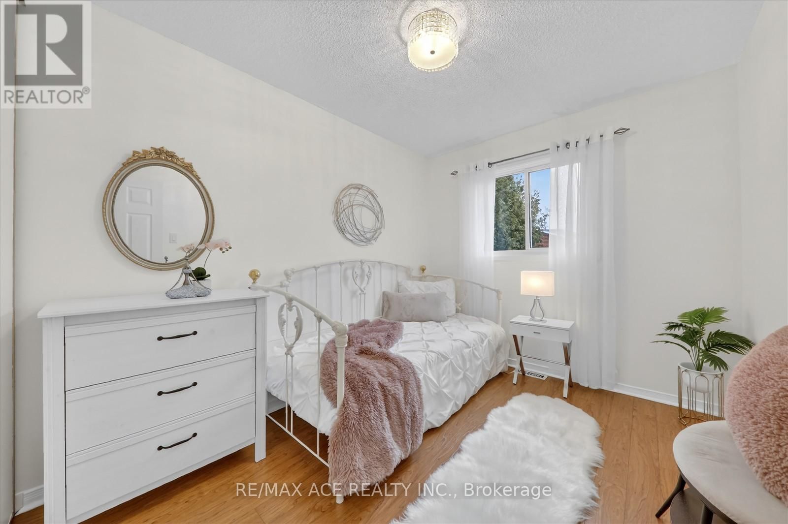 1 ALDCROFT CRESCENT Image 32