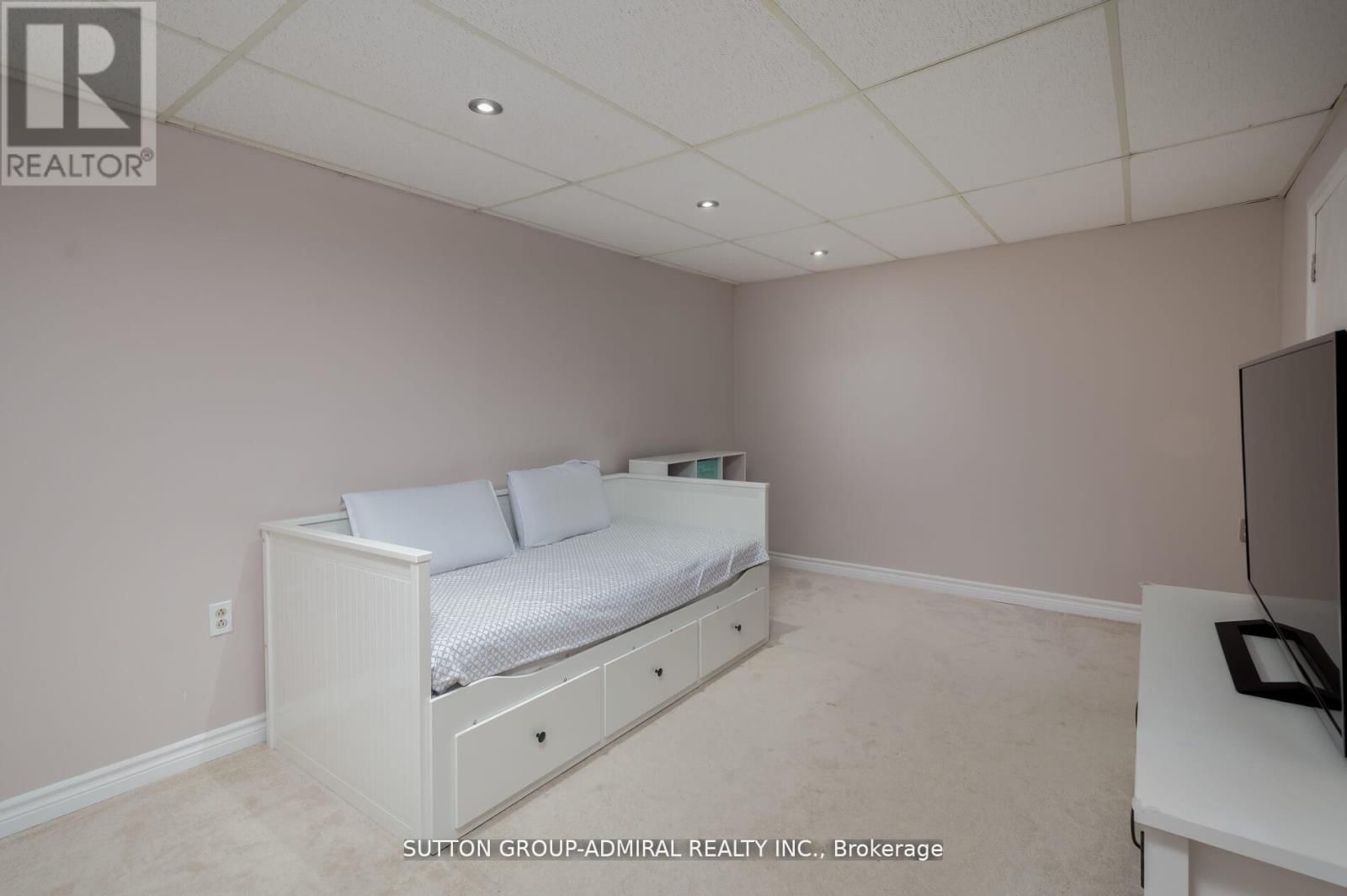 45 - 1300 OXFORD STREET Image 16