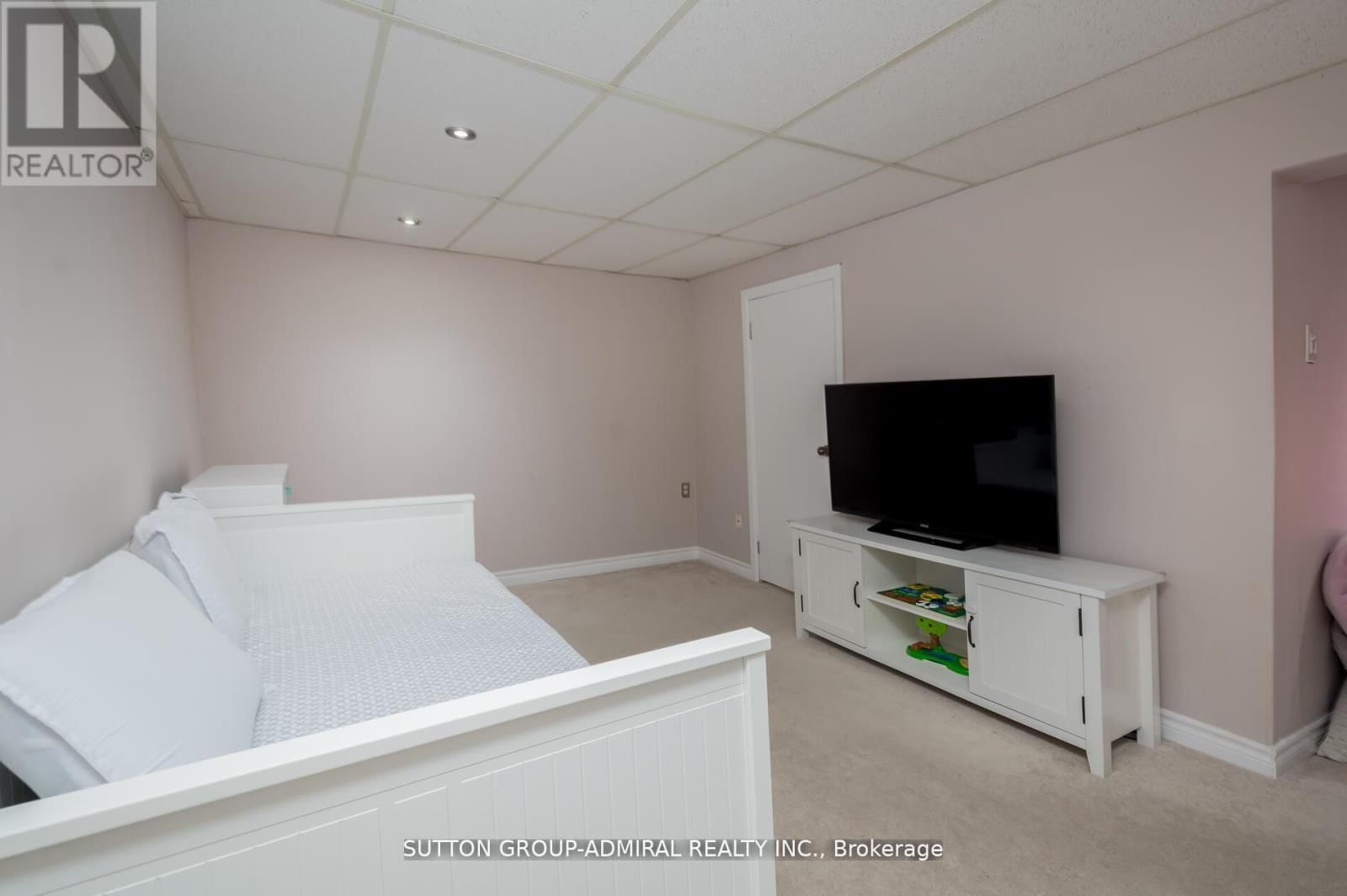 45 - 1300 OXFORD STREET Image 17