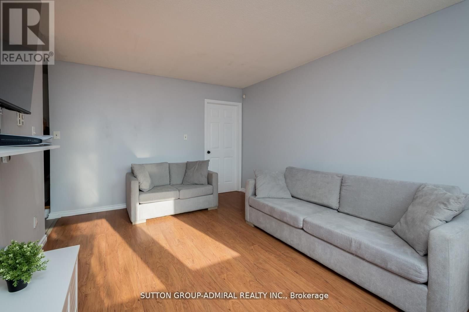 45 - 1300 OXFORD STREET Image 9