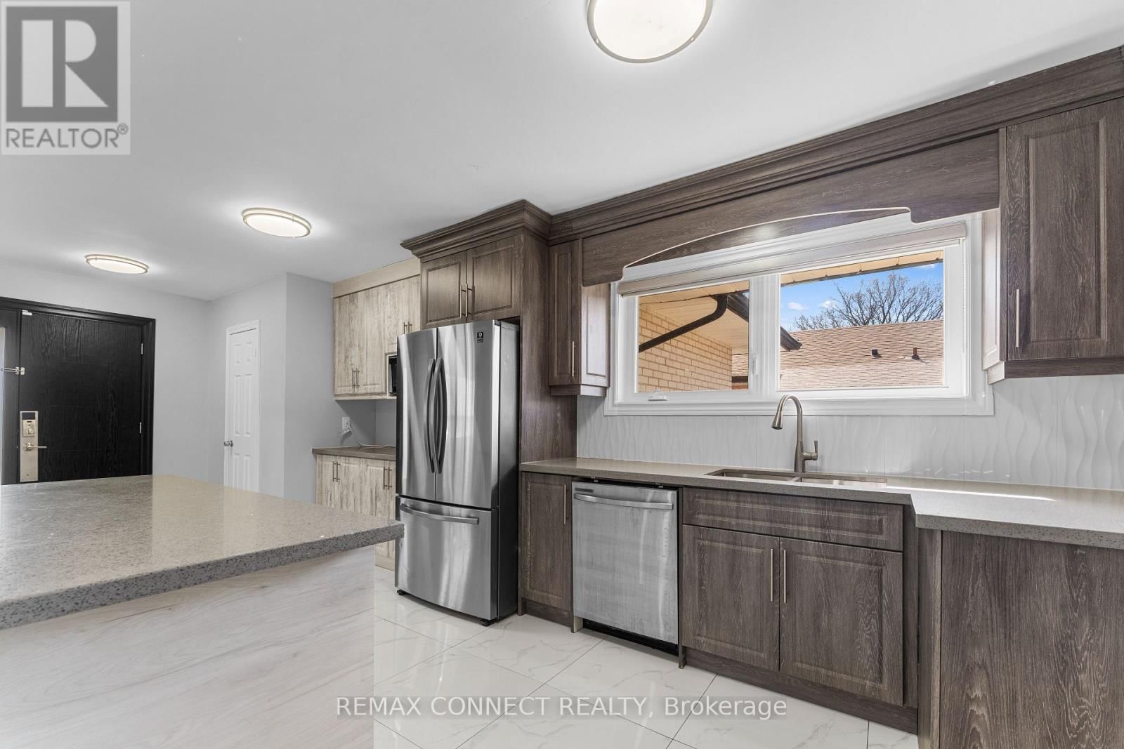 54 SARATOGA DRIVE Image 10