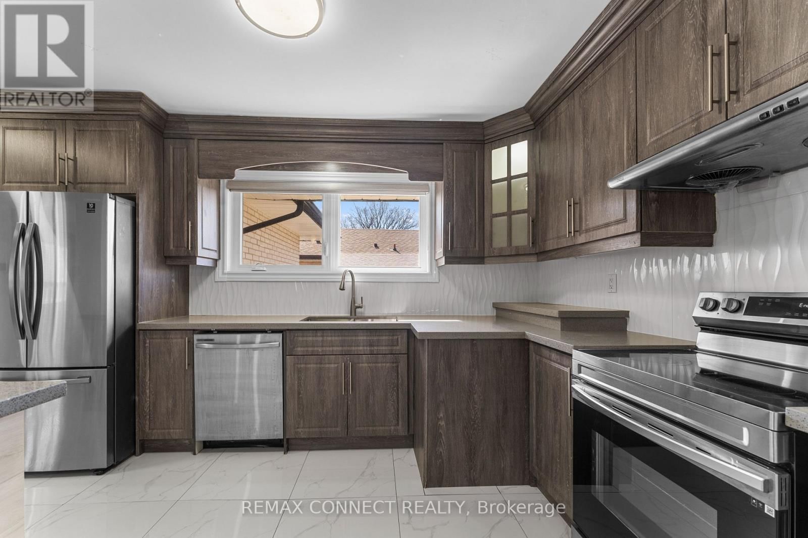 54 SARATOGA DRIVE Image 12