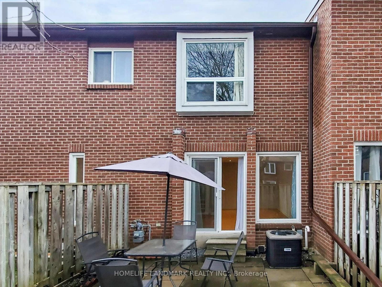 37 - 106 CHESTER LE BOULEVARD Image 21