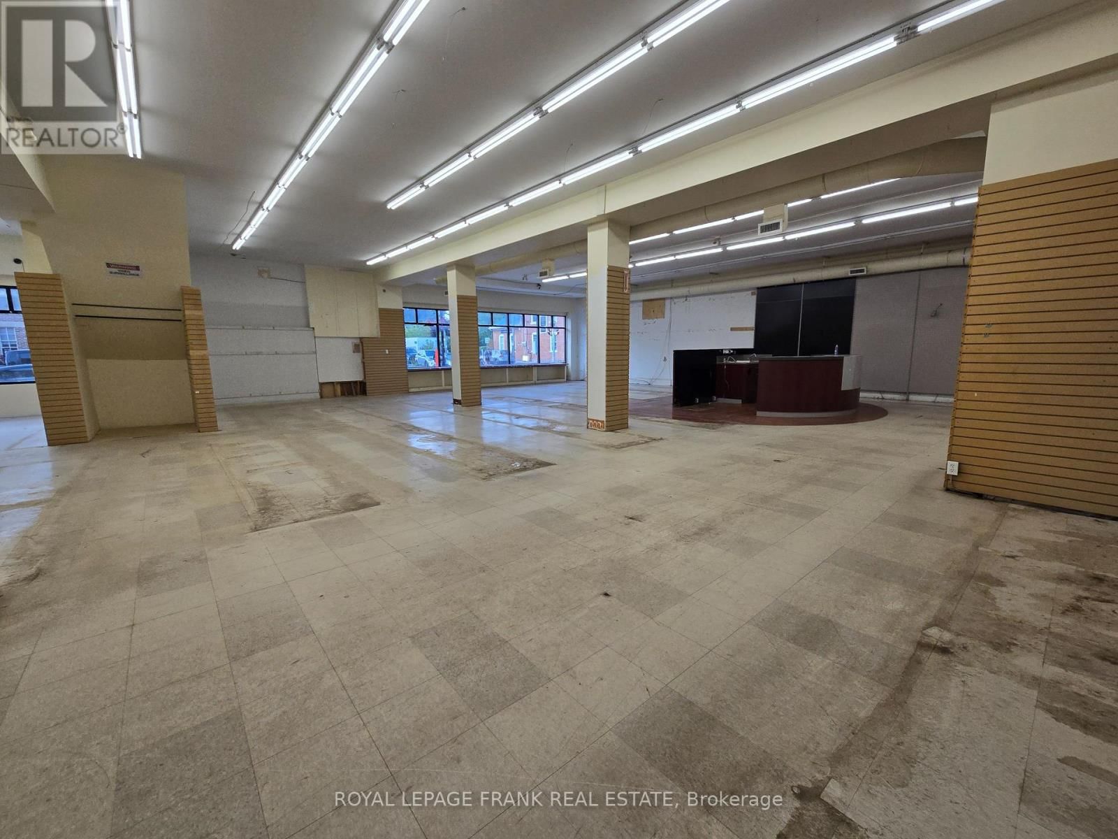 B - 15 KING AVENUE WEST Image 10