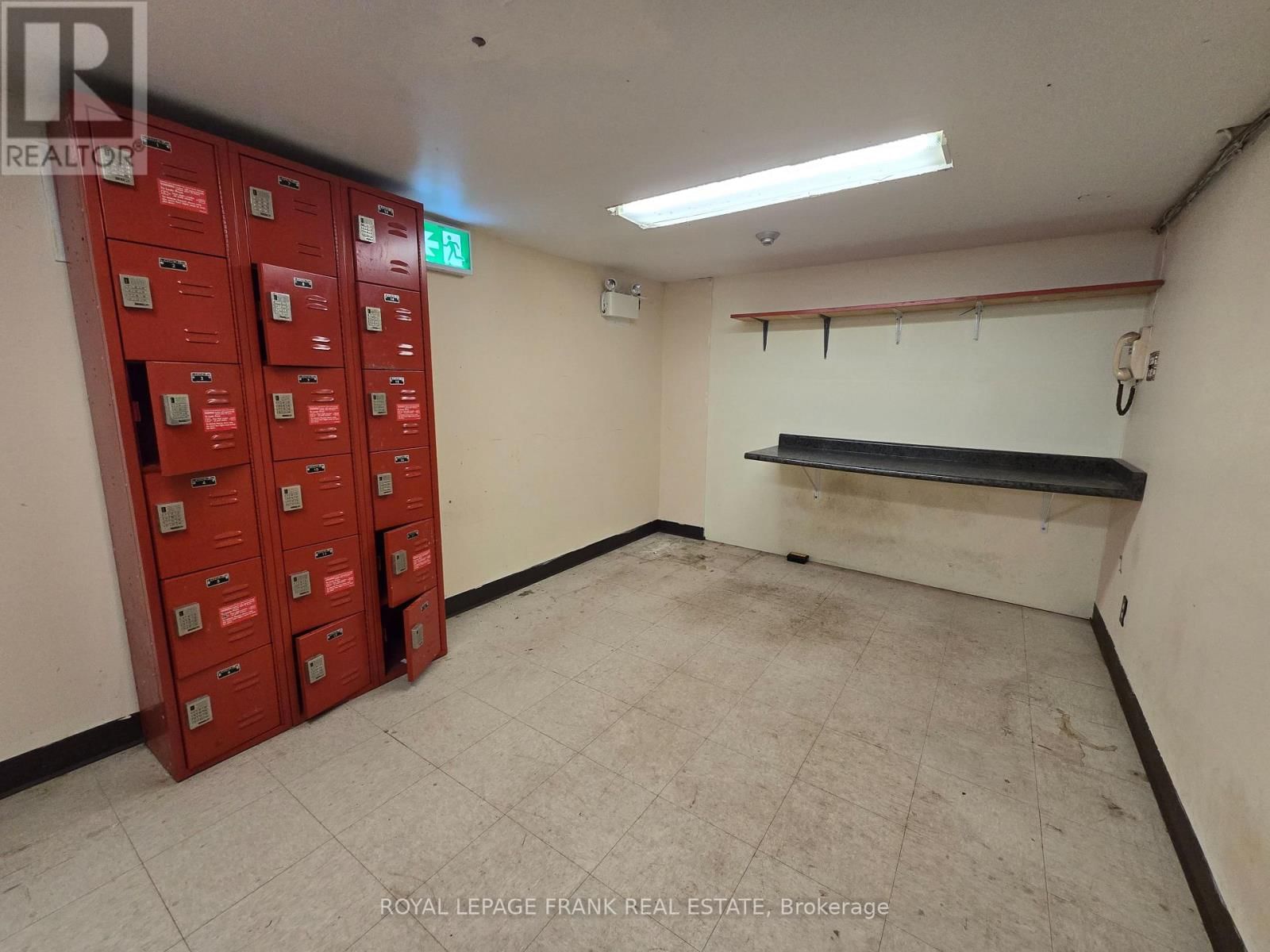 B - 15 KING AVENUE WEST Image 16