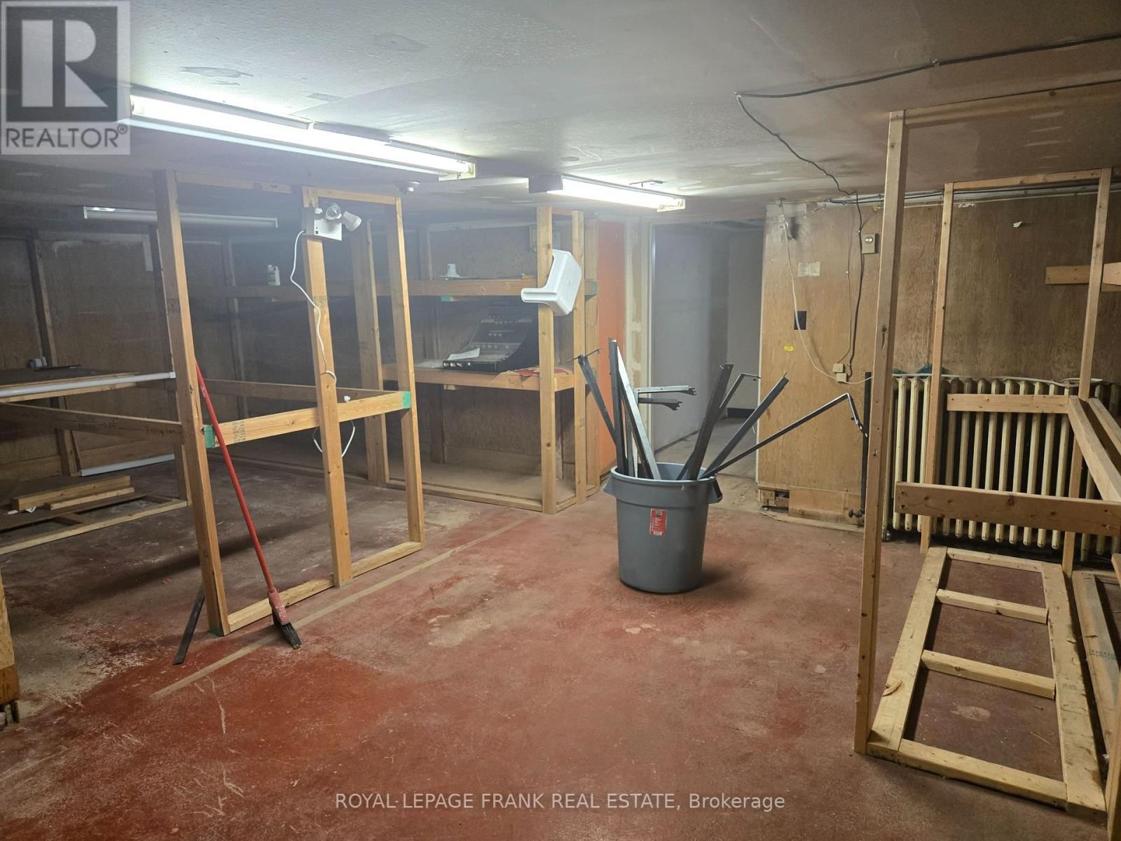 B - 15 KING AVENUE WEST Image 20