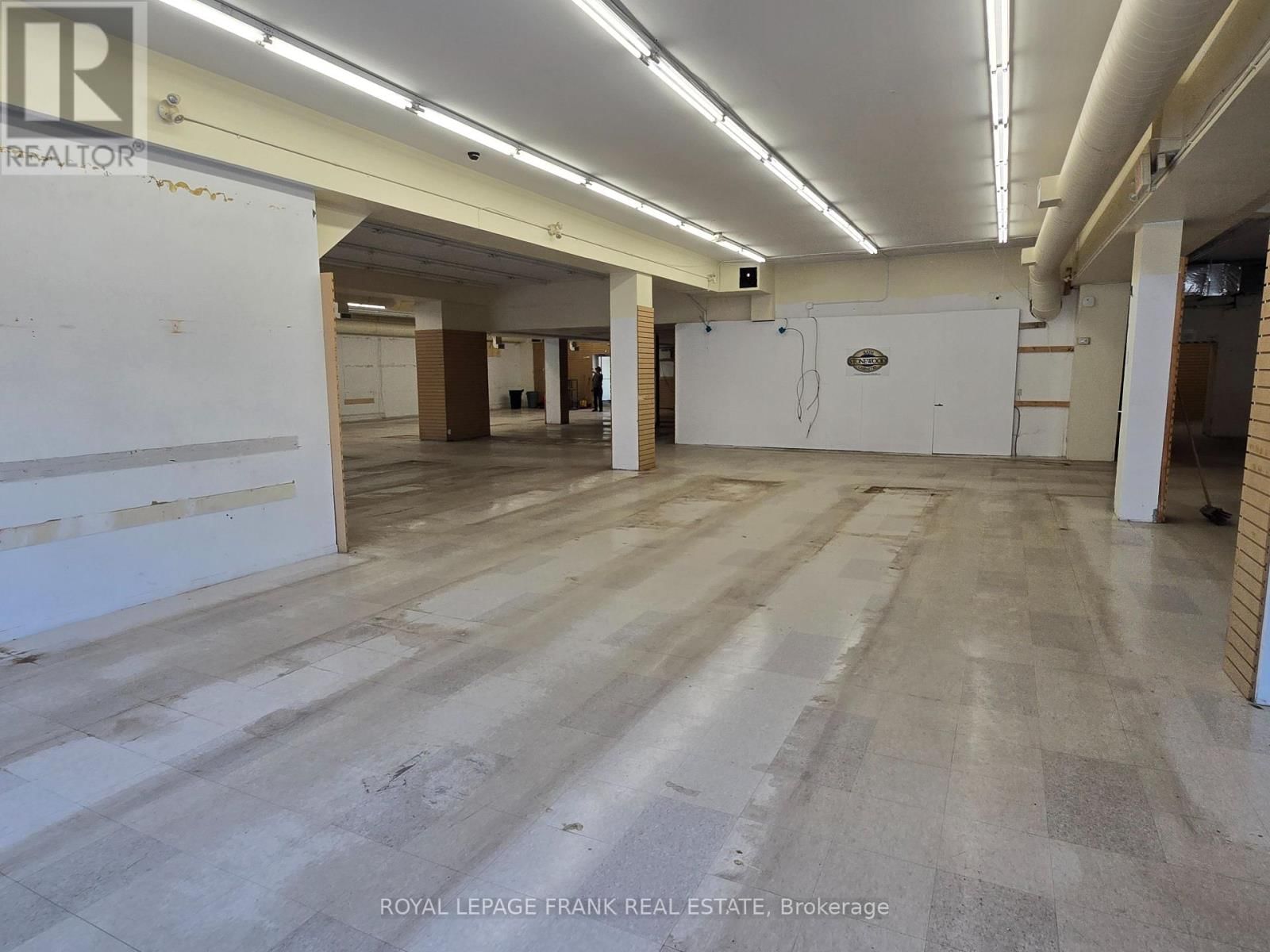 B - 15 KING AVENUE WEST Image 4