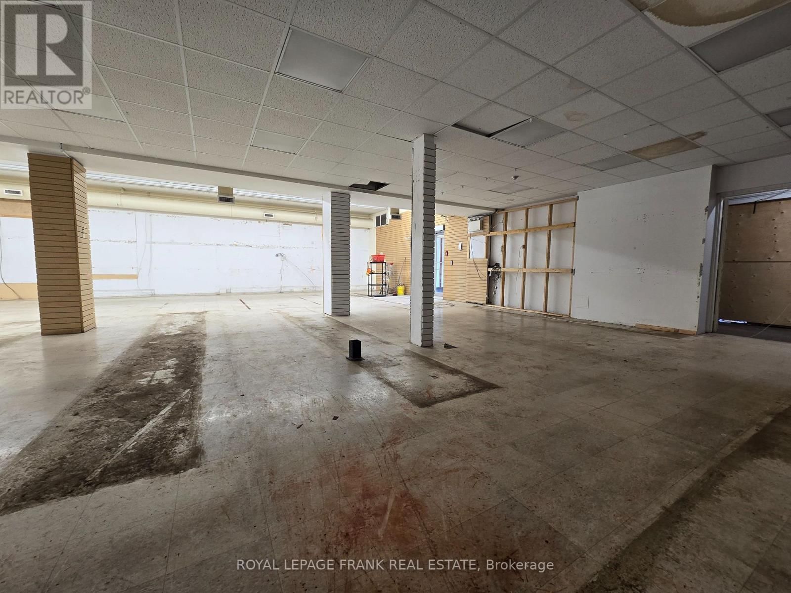 B - 15 KING AVENUE WEST Image 7