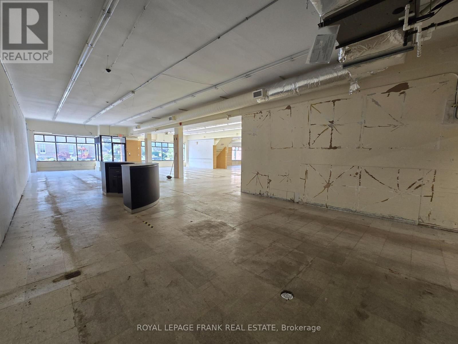 B - 15 KING AVENUE WEST Image 8