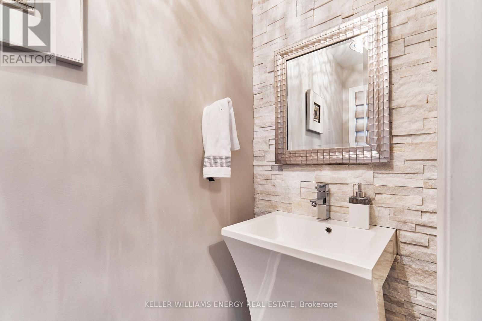 50 RUMBELLOW CRESCENT Image 13