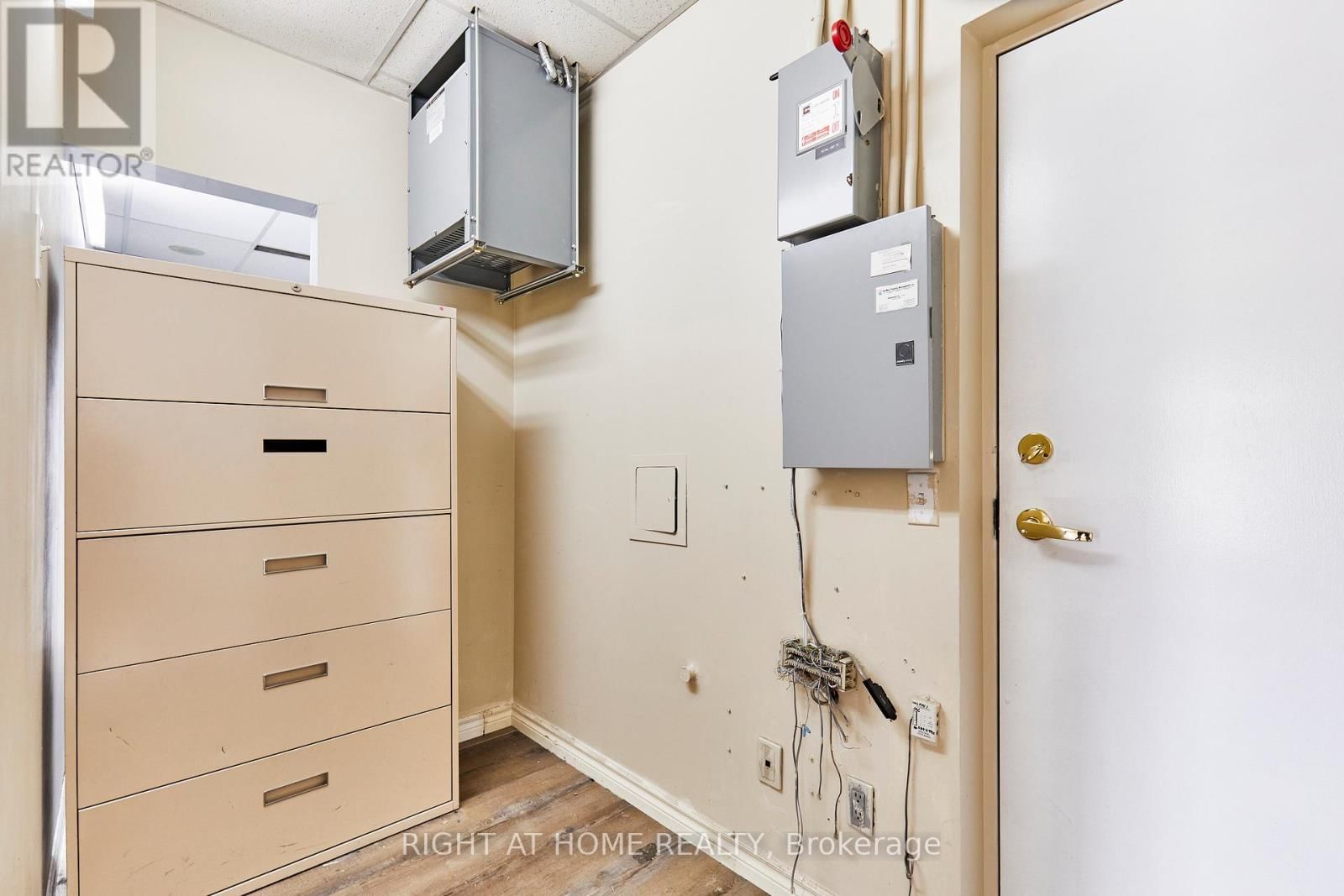 15 - 108 CORPORATE DRIVE Image 18