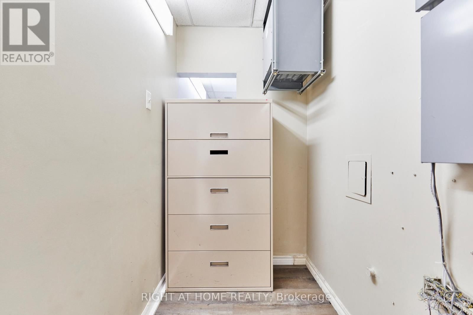 12 & 15 - 108 CORPORATE DRIVE Image 26