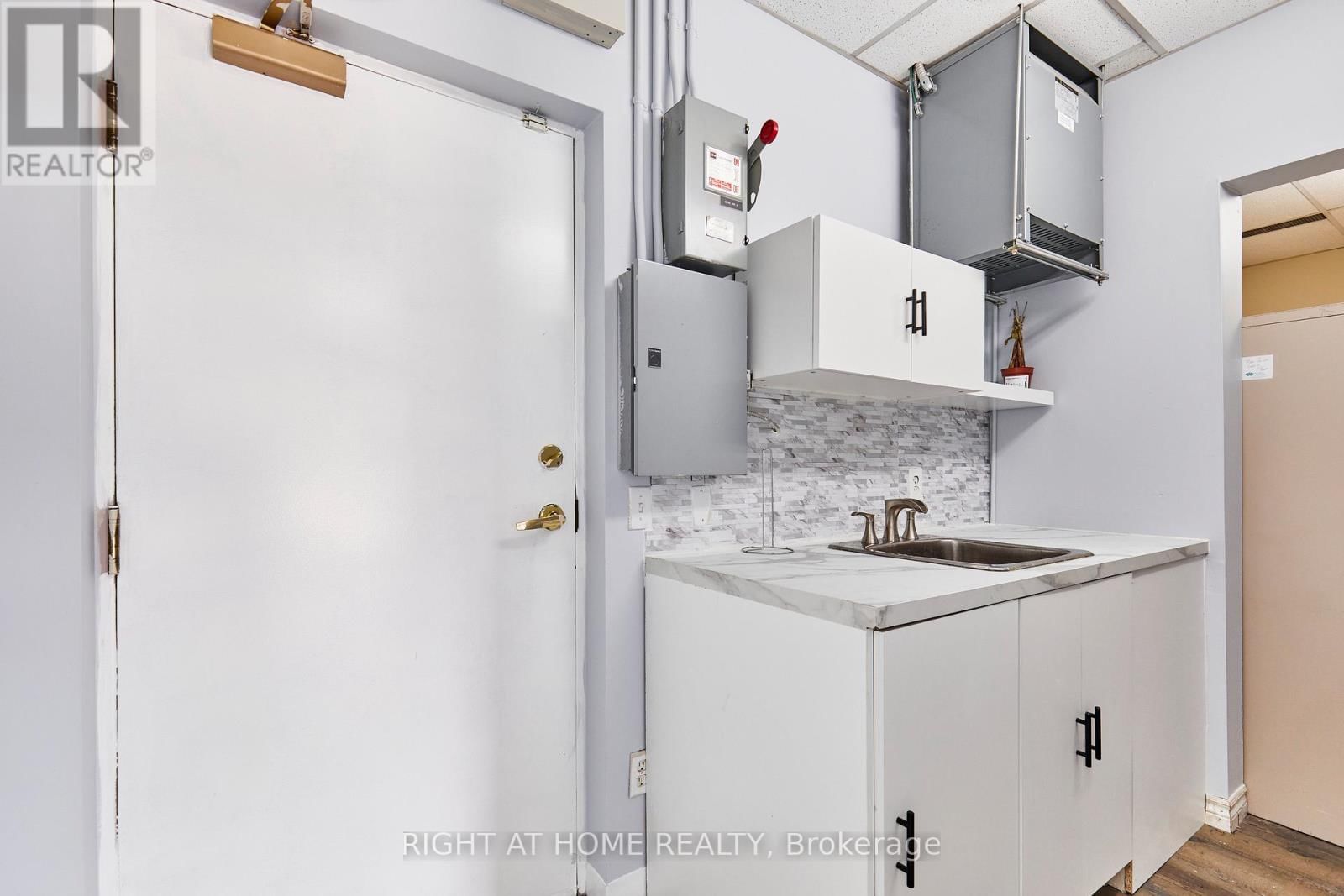 12 & 15 - 108 CORPORATE DRIVE Image 27