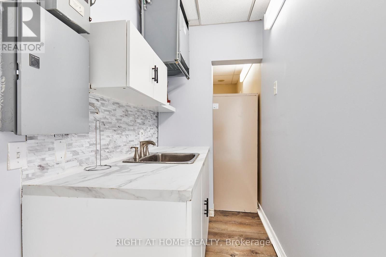 12 & 15 - 108 CORPORATE DRIVE Image 28