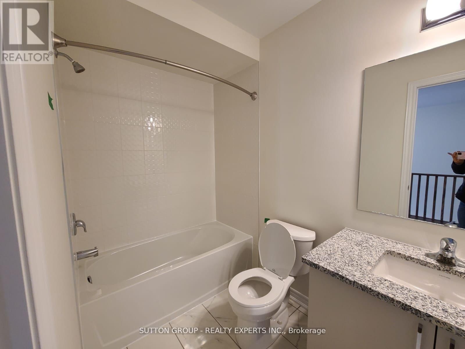 130 ICE PALACE CRESCENT Image 12