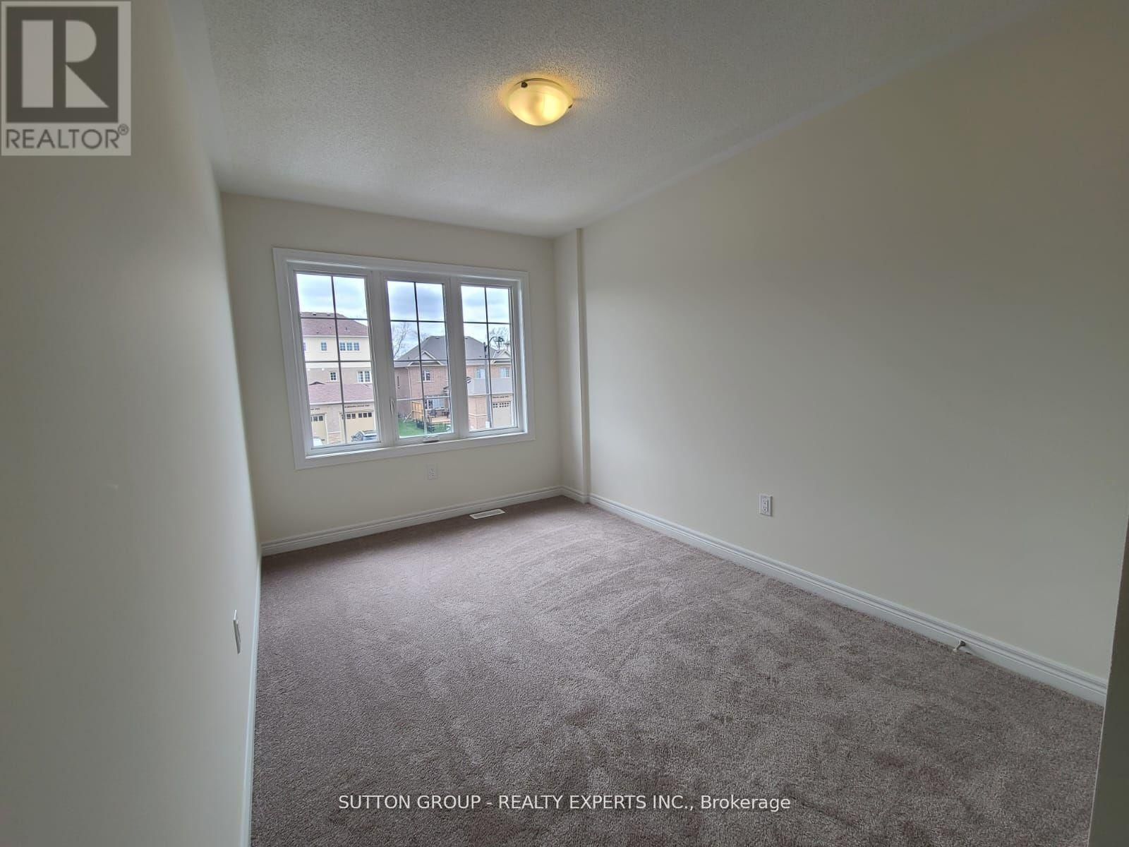 130 ICE PALACE CRESCENT Image 8