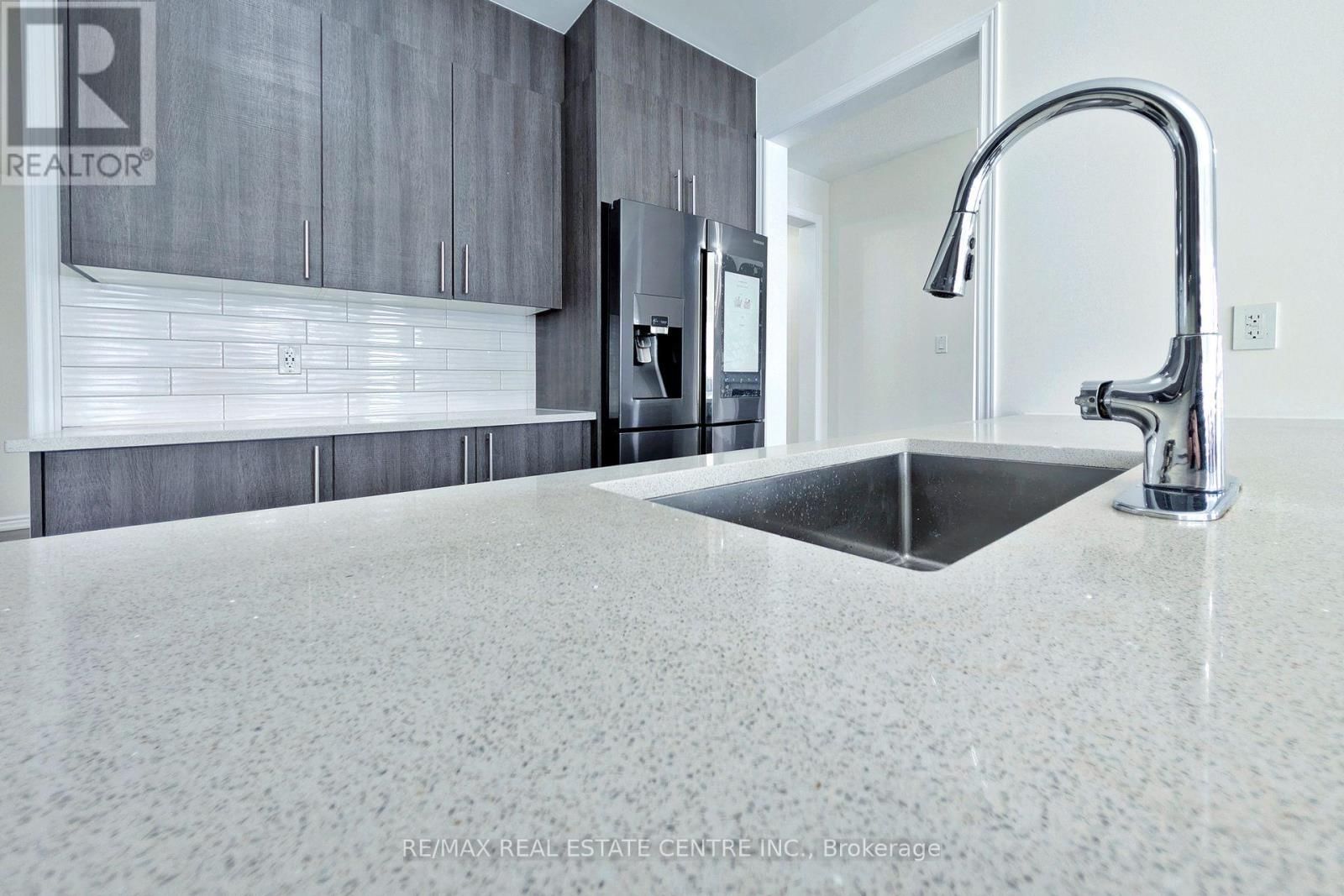 187 LYLE DRIVE Image 16