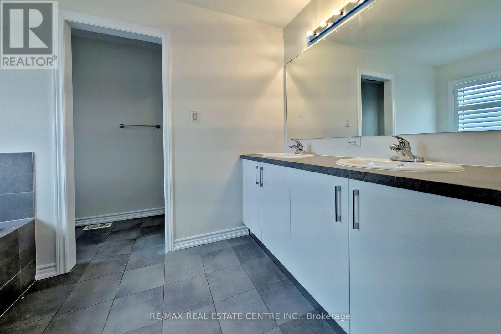 187 LYLE DRIVE Image 26