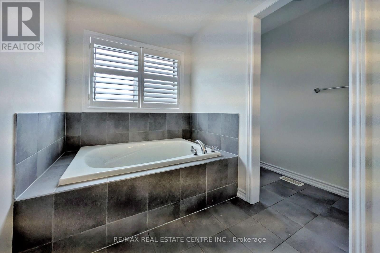 187 LYLE DRIVE Image 27